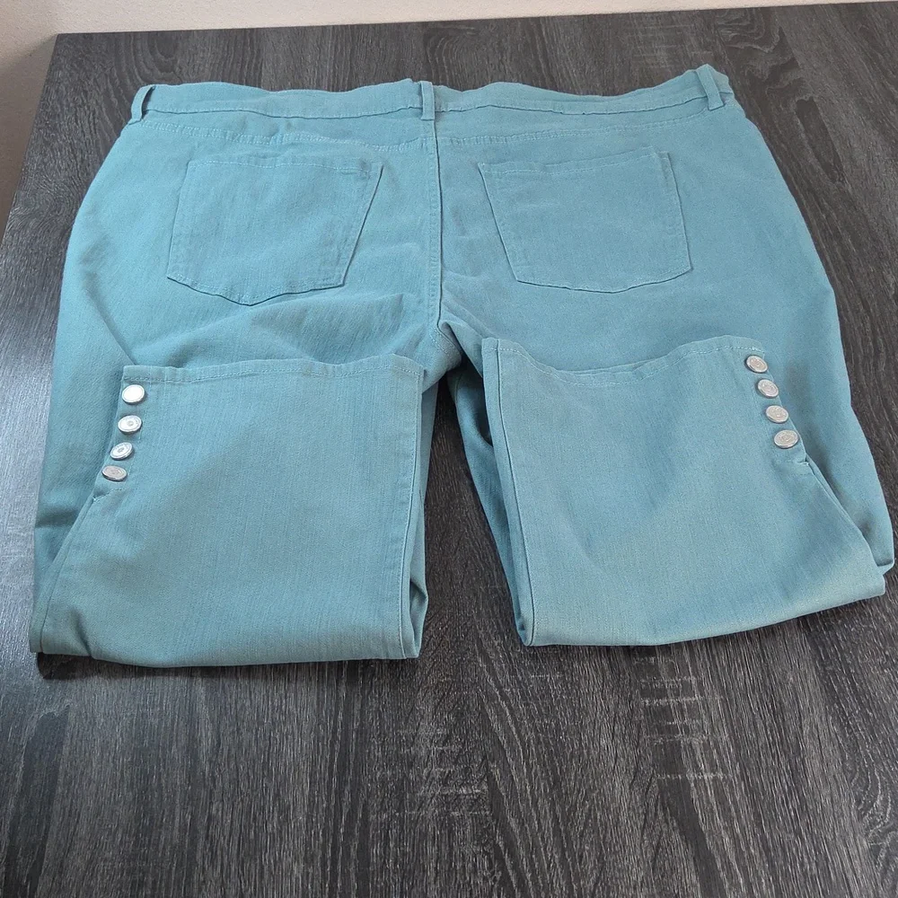 Code Bleu Womans 22W Capri Teal Button-Accent Classic Rise Tummy Pannel - Picture 6 of 16